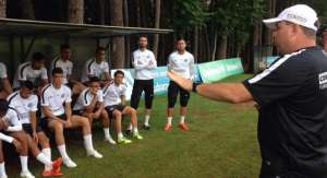 Copa do Brasil: Técnico do Santos confirma Cicinho e David Braz contra o Londrina