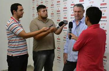 Márcio Araújo faz mistério na escalação