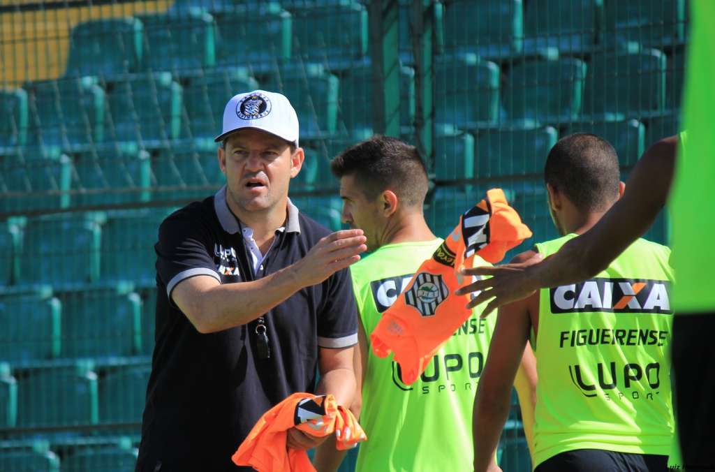Argel Fucks busca vitória com o Figueirense
