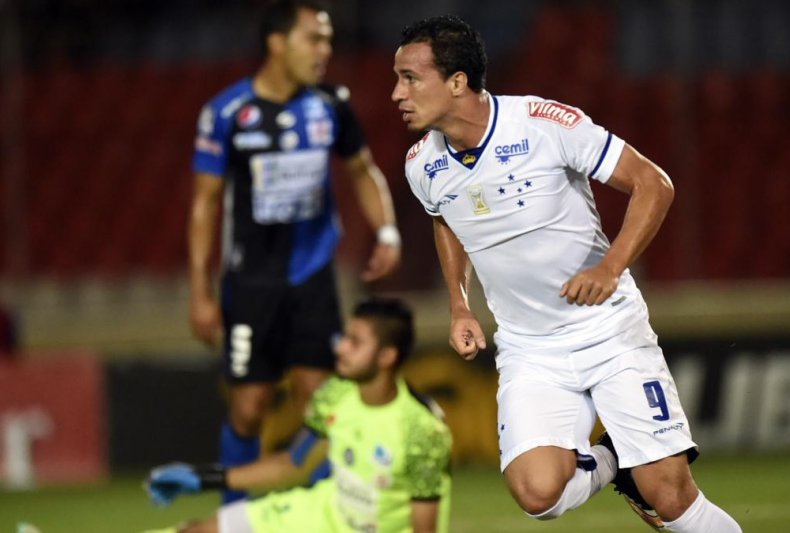 Leandro Damião abriu o placar para o Cruzeiro