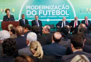 Rinaldo Martorelli: MP do futebol: o governo jogando para a torcida