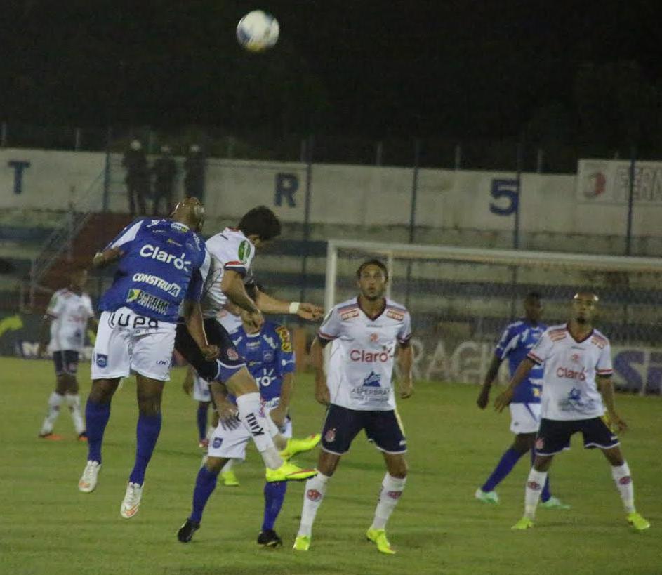Penapolense não foi bem no primeiro tempo, mas melhorou na etapa final, fez seu gol e garantiu sua terceira vitória. Foto: SILAS RECHE - Foto: SILAS RECHE