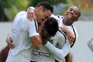 Palmeiras e Grêmio tentam “roubar” Ricardo Oliveira, artilheiro do Santos no Paulistão