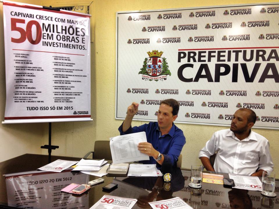 Rodrigo Proença ao lado do vice Tiago Riccomini apresentando os investimentos em Capivari