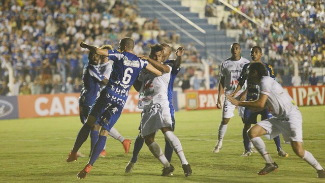 Rio Claro e XV de Piracicaba fizeram uma partida bastante disputada no Schimidtão, mas o resultado não foi bom para ninguém - Michel Lambstein/XV de Piracicaba