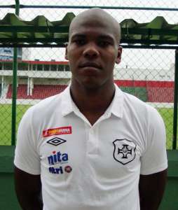 Segundona: Zagueiro da Portuguesa Santista comemora 