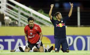 Paulistão: Mesmo lesionado, Lauro volta ao gol do Bragantino