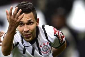 Paulistão: Após jogar na lateral, Petros ganha pontos com Tite: 'Jogo em qualquer função'
