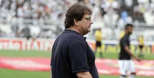Ponte Preta x Santos - Macaca entra em campo pressionada