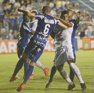 Renan Luis fez de tudo para defender o Rio Claro