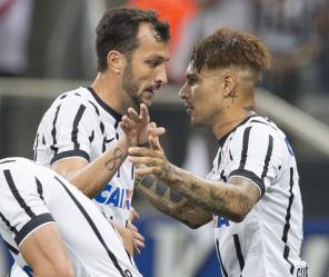 Corinthians faz revezamento de jogadores com naturalidade e sem perder nível técnico