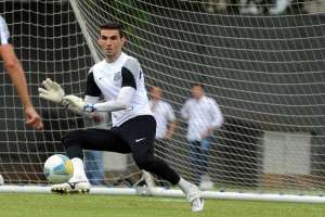 Paulistão: Com fratura no rosto, Vanderlei deve voltar ao Santos apenas em junho