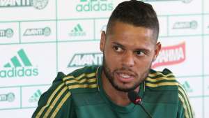 Lateral do Palmeiras sofre grave lesão no tornozelo e está fora do Paulista