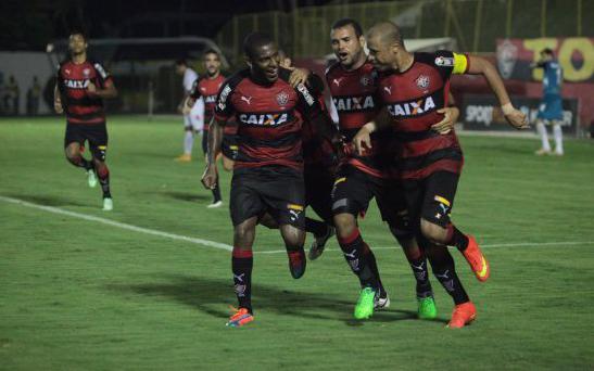 Vitória vira sobre Anapolina e fica com um pé na próxima fase 