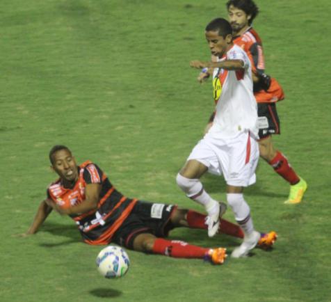 Forte na marcação e eficiente nas finalizações, o Ituano abriu boa vantagem sobre o Joinville: 3 a 0