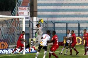 Paulistão: João Lukas leva dois jogos de suspensão e volta a desfalcar o Penapolense