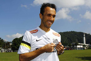 Perto do Atlético-MG, Thiago Ribeiro fica de fora no Santos para o clássico