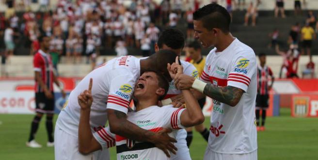 Vitor, de 20 anos, comemora o primeiro gol em cima do São Paulo no Estádio Santa Cruz. Foto: Botafogo - Oficial