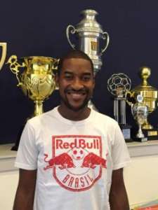 Ponte Preta mostra interesse em Edmilson, atacante do Red Bull