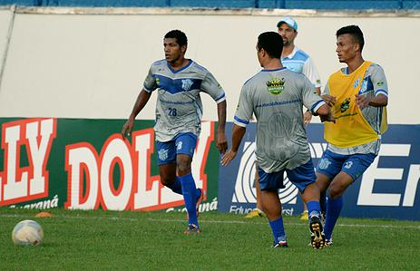 Bruno Quadros tenta manter jogadores do Marília motivados - Foto: Site Marilia Gol