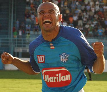 Ídolo da torcida do Marília, Fabiano Gadelha chama os companheiros de herois abandonados. E está certísimo.