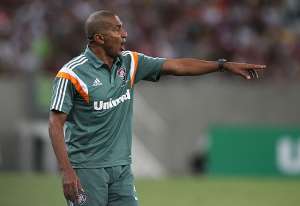 Após efetivar interino, Santos muda de ideia e pode contratar Cristovão Borges