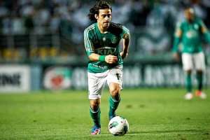 Oswaldo vê Valdivia cansado e cogita deixá-lo no banco do Palmeiras