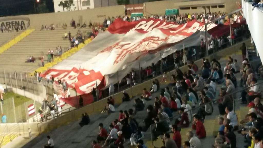 Torcida apoia o Capivariano diante da Ponte Preta