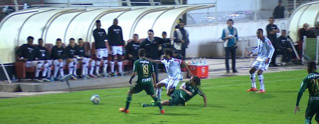 Valdívia jogou meio tempo pelo Palmeiras contra o Ituano. E não tem custo/benefício para o Palmeiras.