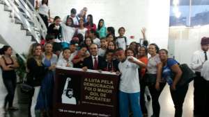 Ídolo do Corinthians é homenageado e vira nome de escola