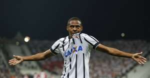 Prestes a fazer 200º jogo pelo Corinthians, Elias exalta time como referência