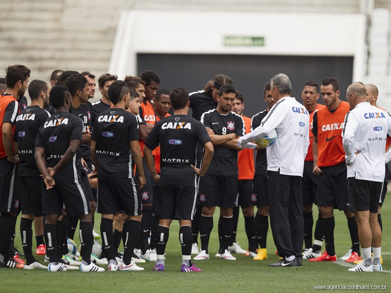 Tite mandará a campo seu o Corinthians com força máxima; O único desfalque continua a ser Fábio Santos na lateral esquerda