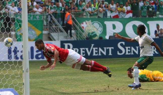 Botafogo teve gol mal anulado logo no início do jogo. Depois, para compensar, árbitro não marcou dois pênaltis em cima de Dudu, do Palmeiras. Foto: Botafogo - Oficial