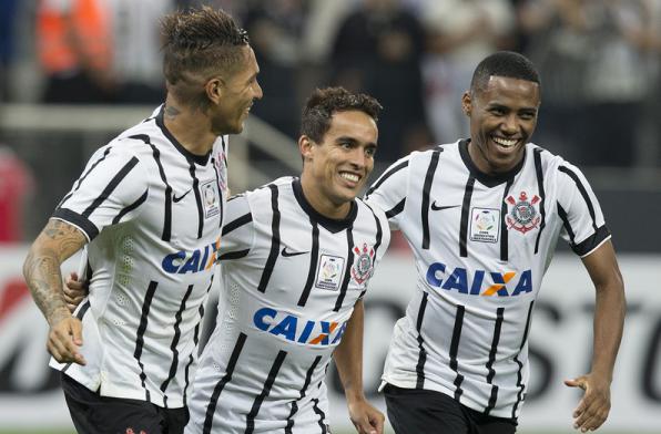 Guerrero, Jadson e Elias são armas do Corinthians. Guerrero, por enquanto, abatido pela dengue.