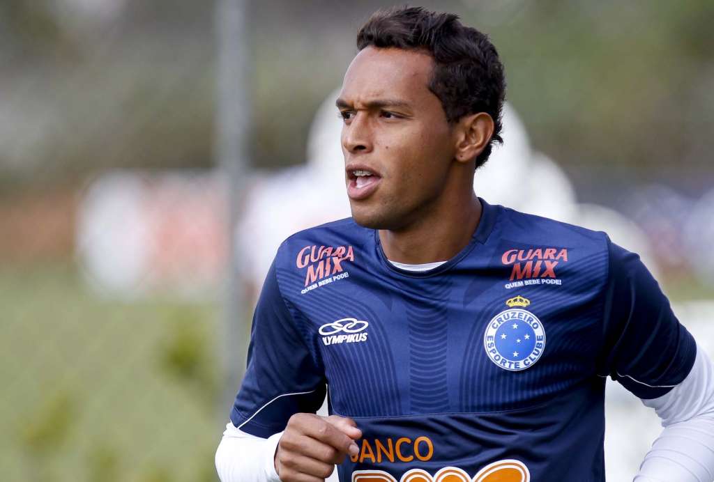 Gilson deve perder espaço no Cruzeiro com a chegada de Fabrício