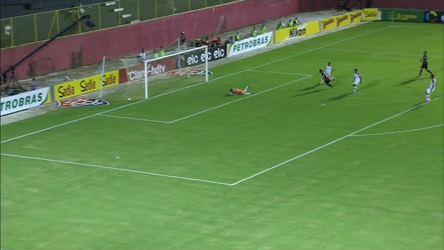 Gol de empate do Vitória veio com Rogério, no final do segundo tempo