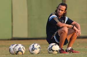 Diretoria do Palmeiras negocia troca de Valdivia por três jogadores do Cruzeiro