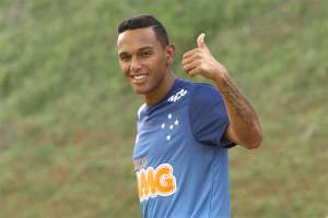 América-MG vê Ponte em vantagem na briga por lateral Gilson, do Cruzeiro