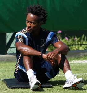 Zé Roberto inicia tratamento intensivo para jogar o clássico