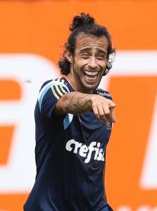 'Eu quero o Valdivia no meu time', diz diretor do Palmeiras