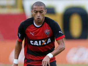 Avaí contrata Nino Paraíba, lateral afastado pelo Vitória
