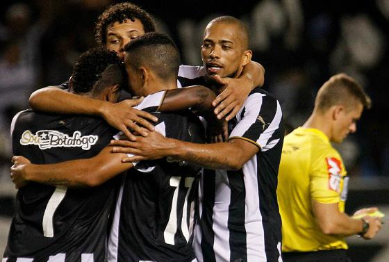 Ataque do Botafogo voltou a funcionar e fez 4 em cima do homônimo da Paraíba