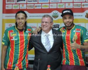 Série B: Sampaio Corrêa apresenta zagueiro Paulo Sérgio e atacante Fábio Lopes, ex-Cruzeiro