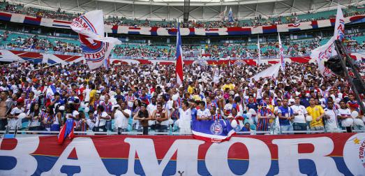 Torcida do Bahia sofreu, mas comemorou no final a vitória sobre o Nacional e vaga na 2.ª fase. Foto: Felipe Oliveira - EC Bahia