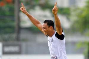 Paulistão: Ricardo Oliveira fica fora de treino do Santos e vira dúvida para clássico