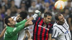 Corinthians joga pro gasto e se classifica, mas São Paulo se complica na Copa Libertadores