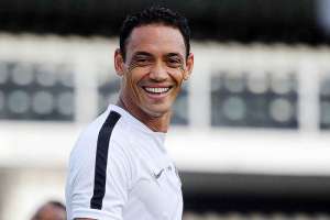 Paulistão: Um dia após ficar fora de treino, Ricardo Oliveira é relacionado no Santos