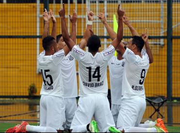 Comemoração que foi vista várias vezes nos gols do Santos, finalista do Paulistão