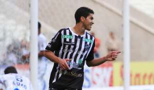 Após eliminação no Carioca, Flu abre negociação por ídolo Magno Alves