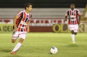 Ceará e Sampaio Corrêa disputam lateral Roniery, do Botafogo-SP